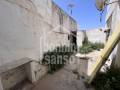 Planta baja a reformar con pequeño patio en Mahón, Menorca