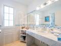 Invierte en Calidad de Vida y Rentabilidad: Villa con Licencia Turística en Son Parc, Menorca