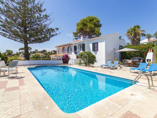 Encantador Apartamento Costero en Planta Baja con Orientación Sur en Binibèca, Menorca