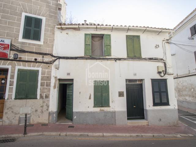 Casa de dos plantas y altillo en Mahón, Menorca