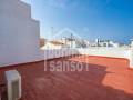 Affascinante casa a schiera con garage, patio e tre terrazze – tanta luce a Ciutadella, Minorca