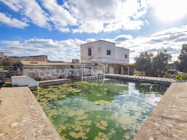 Grundstück mit einem alten traditionellen Landhaus in der Erweiterung des Industriegebiets, Ciutadella, Menorca