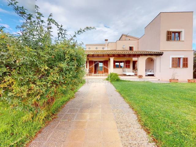 Country house with lovely views and a tourist rental licence, Pula, Mallorca