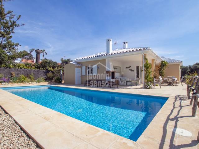 Wunderbare Villa an der Südküste mit Meerblick und Touristenlizenz in Binisafua Roters, Menorca.