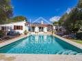 Elegant chalet amb jardí mediterrani i entorn tranquil a Binixica, Menorca