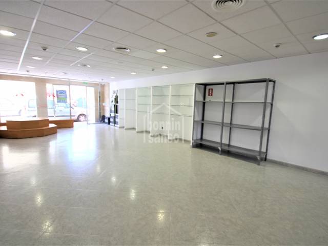 Magnificent business premises with basement near the historic town, Ciudadela, Menorca.
