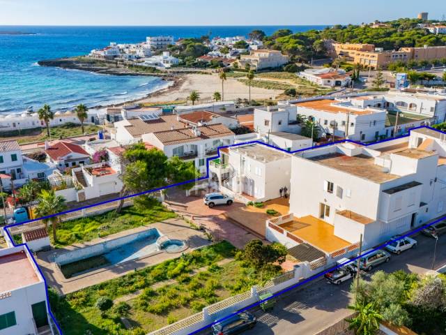 Propiedad con gran potencial de inversión, en segunda línea de playa. Punta Prima, Menorca.