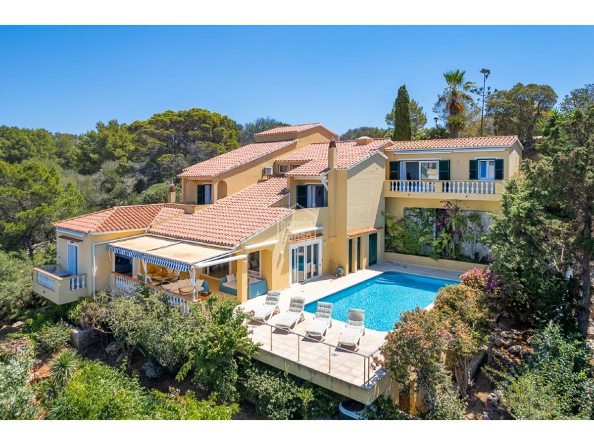 Elegante villa con vistas al mar en Son Bou, Menorca