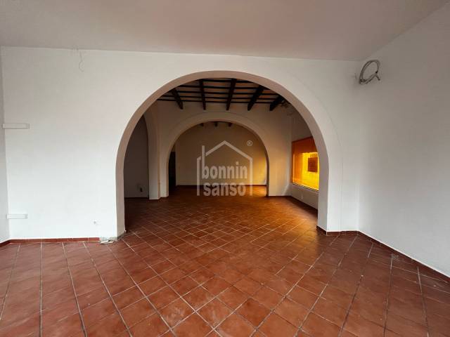 Amplio local comercial en alquiler en el corazón de Ciutadella de Menorca