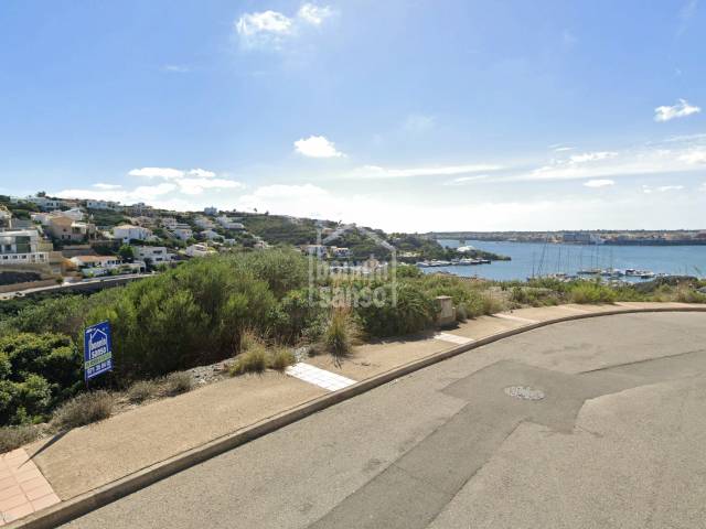 Second line plot with views over the Port of Mahon