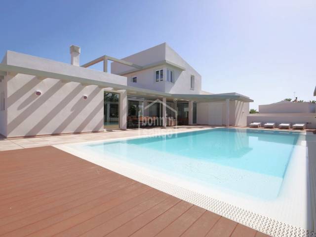 Luxusvilla mit Touristenlizenz in Santandría, Ciutadella, Menorca, Balearen