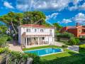 Invierte en Calidad de Vida y Rentabilidad: Villa con Licencia Turística en Son Parc, Menorca