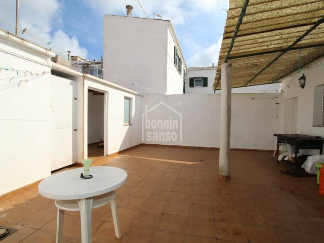 Casa entera con patio en el centro de Sant Lluis , Menorca