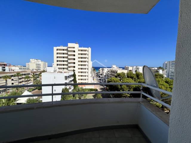 Apartamento con vistar mar, en sexta planta para reformar en Cala Millor. Mallorca