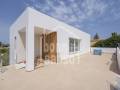 Chalet contemporáneo con piscina privada en Cala Llonga, Menorca