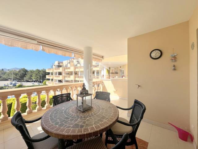 EN EXCLUSIVA: Apartamento con piscina y licencia turística cerca de la playa de Cala Bona. Mallorca