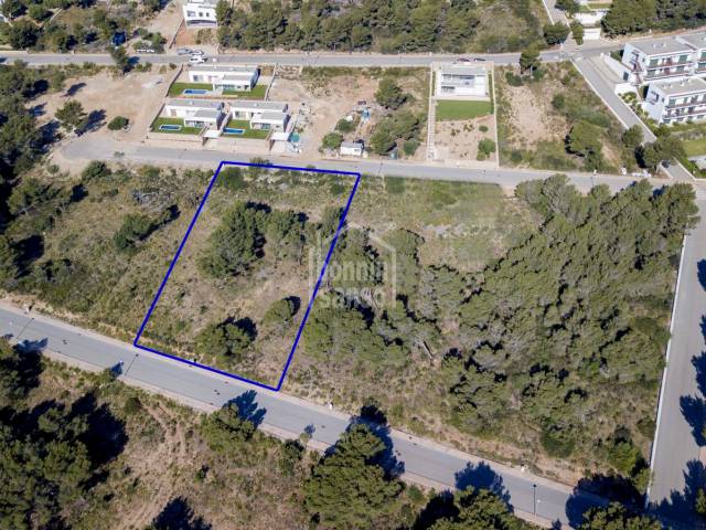 Building plot with access to two streets in Coves Noves, Menorca