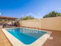 Encantadora planta baja con patio y piscina en Sant Lluís, Menorca.