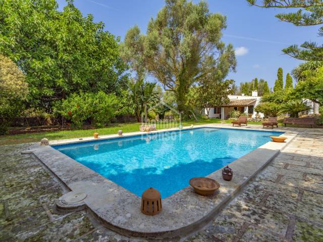 Spectacular estate comprising three renovated houses, surrounded by nature and privacy in Calan Bosch, Ciutadella de Menorca.