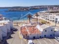 Caseta en dos cossos en primera línia a Macaret, Menorca