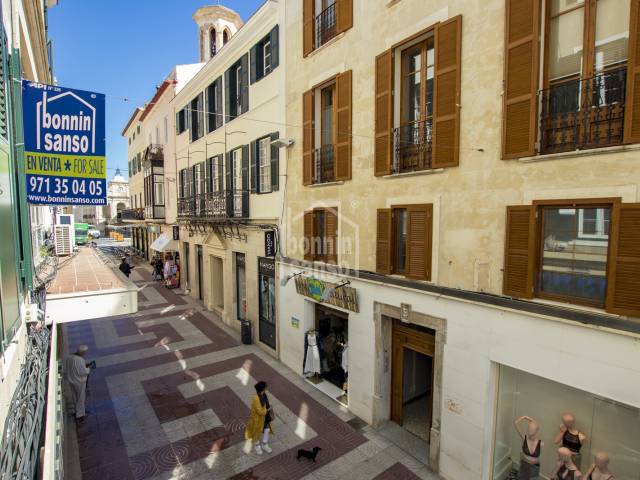 Splendid town house, shop and apartment - great central location in Mahon. Menorca