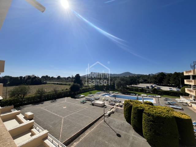 Apartament amb piscina i llicència turística a prop de la platja de Cala Bona, Mallorca.