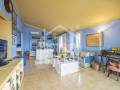 Encantador chalet mediterráneo con vistas al mar y piscina privada en Cala Llonga, Menorca