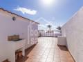 Apartamento en buen estado, con azotea privada y vistas al mar. Salgar Menorca