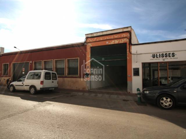 Spacious Garage/Warehouse for rent in the center of Ciutadella with outdoor patio, Menorca