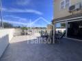 Moderna casa esquinera con gran terrasa en Cala Millor, Mallorca