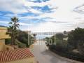 Villa contemporanea con orientacion sur y  vistas panoramicas al Puerto de Mahon. Menorca