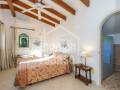 Einmalige Gelegenheit: 5-Schlafzimmer-Villa mit Beheiztem Pool und Sauna, nur wenige Schritte von der Küste und Binibeca Vell entfernt. Menorca