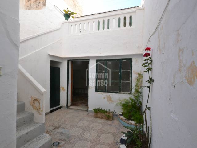 Casa céntrica en planta baja para reformar en Ciutadella