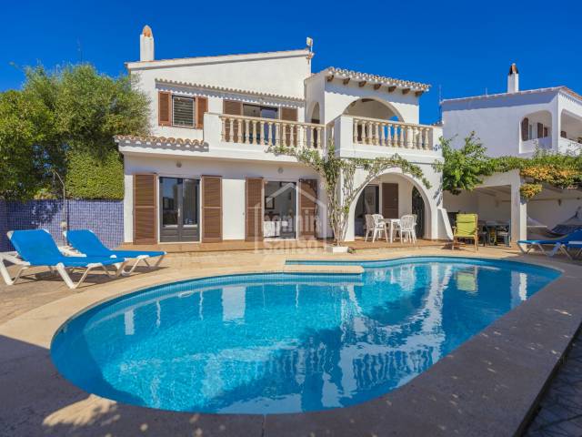 Magnifique Chalet avec Piscine, Grandes Terrasses et Facilités pour les Bateaux à Proximité en Addaya Menorca