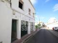 Edificio compuesto por vivienda, garaje, local comercial y sótano en Mahón, Menorca