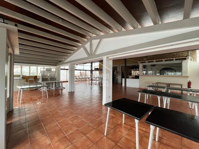 Apartmentanlage und Restaurant zum Verkauf in Los Delfines, Ciutadella, Menorca, Balearen