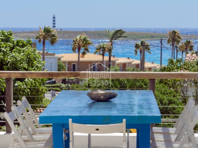 Villa excepcional orientada al sur con vistas al mar en Punta Prima, Menorca