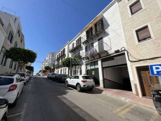 Plaza de parking en Es Castell, Menorca