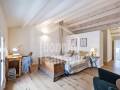 Elegancia atemporal y confort contemporáneo en una casa de pueblo restaurada con exquisito gusto. Alayor. Menorca