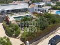 Villa contemporaine avec vues panoramiques sur la Méditerranée, Cala Canutells, Minorque.