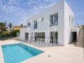 Chalet contemporáneo con piscina privada en Cala Llonga, Menorca