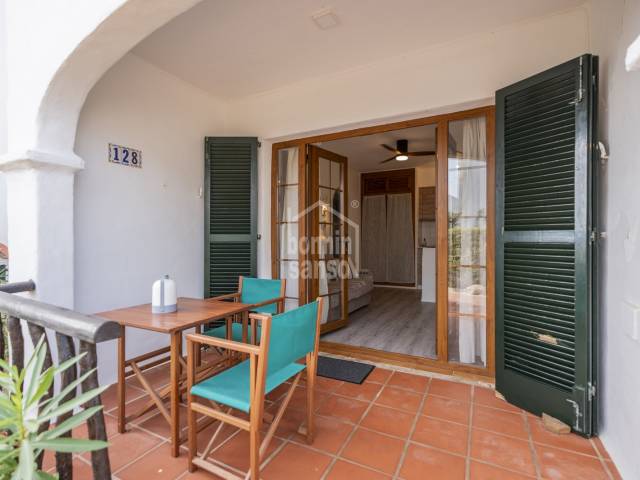 EXCLUSIVA: Bonito apartamento con vistas parciales al mar en Playa de Fornells, Es Mercadal, Menorca.