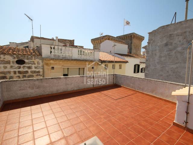 Townhouse located in the centre of Mahon