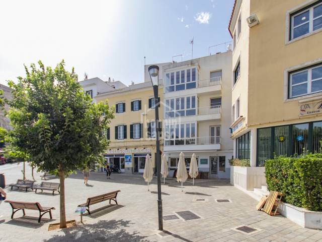 Interesting building in need of  restoration, large terrace overlooking the port and commercial premises, in the historic centre of Mahón, Menorca