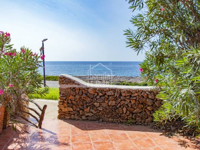Encantadora casa en primera linea de mar en Biniancolla, San Luis, Menorca