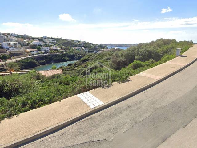 Second line plot with views over the Port of Mahon