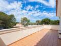 Invierte en Calidad de Vida y Rentabilidad: Villa con Licencia Turística en Son Parc, Menorca