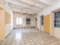 Commercial premises in a building in the centre of Mahón, Menorca