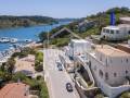 Chalet con impresionantes vistas sobre el puerto de Addaia y la espectacular costa escarpada que se extiende hasta el horizonte, Menorca