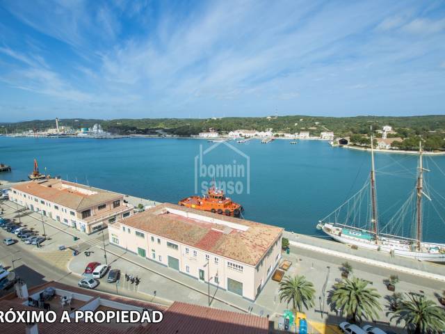 Tolle Penthouse Wohnung im Zentrum  mit wunderbaren Blick  auf die Hafeneinfahrt von Mahon,Menorca